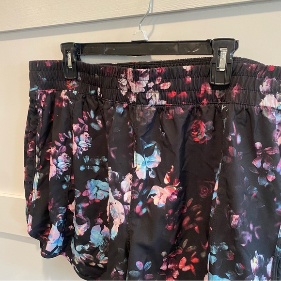 Avía Floral Women's Shorts Size XXL - Picture 4 of 7